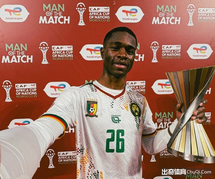 詹姆斯深情,拥抱曾遭其,撞到的工作,平博指数比分,赛事指数数据,足球指数比分,体育赛事指数,比分数据